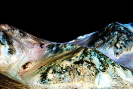 Следы соленой воды найдены в кратере Гарни на Марсе