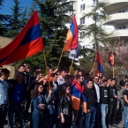 Несмотря на запрет мэрии Тбилиси, группа демонстрантов провела акцию протеста перед турецким посольством