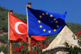 Еврокомиссар связал вступление Турции в ЕС с уходом Эрдогана