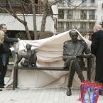 Armenian sculptor creates statue of U.S. Rep. who survived Holocaust