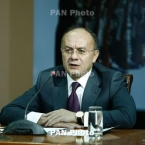 Экс-министра обороны Армении Сейрана Оганяна вызвали на допрос