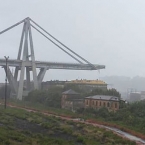 Обрушение моста в Генуе: Десятки побибших