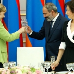Официальный ужин в честь канцлера ФРГ в Ереване: Меркель пригласила Пашиняна посетить Германию