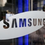 Samsung поставит гибкие экраны для смартфонов своим конкурентам