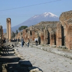 Ancient bedroom 'erotica' art discovered in Pompeii