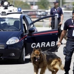 В Италии неизвестный взял в заложники более 20 человек