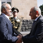 Pezeshkian prays in Yerevan mosque, meets Pashinyan