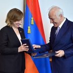 ����: stickers.panarmenian.net