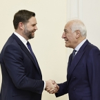 ����: stickers.panarmenian.net