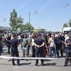 Arinj Mall workers protest sealed stalls