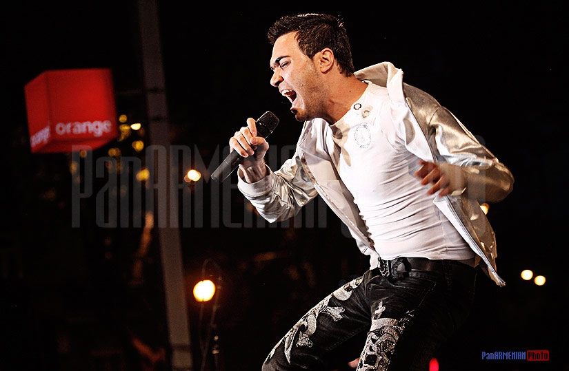 ESC 2006 Armenia's representative Andre at the open-air concert on the eve of ESC 2010