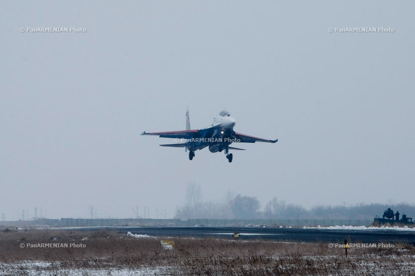 «Էրեբունի» ռազմական օդանավակայանից մեկնարկել է Ռուսաստանի ռազմաօդային ուժերի «Ռուսական վիտյազներ» ավիացիոն խմբի բացառիկ ավիացուցադրությունը