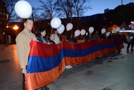 В Ялте в память жертв Геноцида армян выпустили в небо 200 белых воздушных шаров