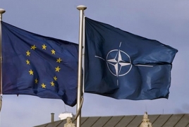 ЕС не собирается ужесточать санкции против России, а НАТО грозит Москве большей изоляцией