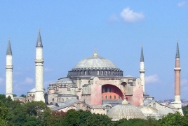Сотни человек в Стамбуле требовали снова превратить собор Айа София в мечеть
