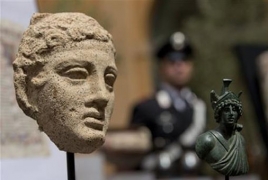 U.S. returns 25 looted artifacts to Italy
