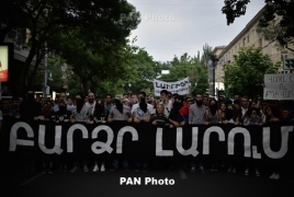 «Нет грабежу!»: Несколько тысяч граждан потребовали от властей Армении не повышать тарифы на электроэнергию