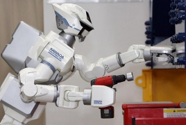 Двуногий робот научился передвигать предметы подобно людям