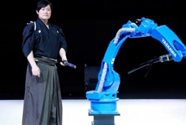 Промышленный робот владеет катаной лучше, чем мастер боевых искусств