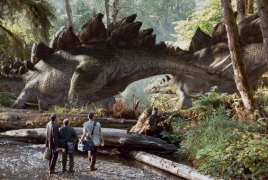 Chris Pratt hides from Indominus Rex in “Jurassic World” trailer