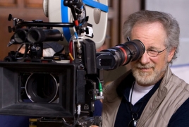 Steven Spielberg developing “Jurassic” author’s thriller “Micro”