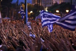 Tens of thousands of Greeks gather for bailout vote rival rallies