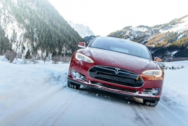 Tesla Motors представила самый «доступный» седан линейки Model S