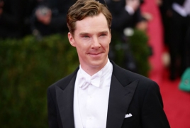 Benedict Cumberbatch urges fans not to film his stage performance