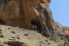 Վանի բնակիչները պահանջում են վերակառուցել ու վերաբացել Սբ Գևորգ վանքը