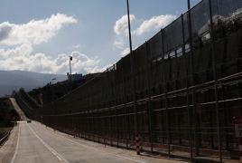 Israel builds fence on border with Jordan, blocks migrants' entry