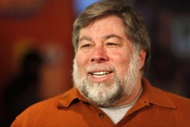 Apple co-founder Steve Wozniak praises “Steve Jobs” bio