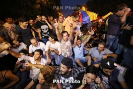 Пикет в центре Еревана: В столице Армении возобновились акции протеста против повышения тарифов на свет