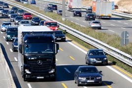 Daimler tests self-driving heavy duty truck on German highway