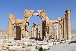 IS blows up columns in Palmyra to execute three people