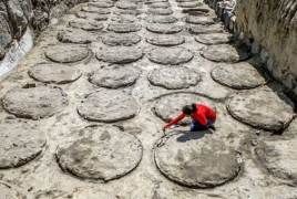 В ходе раскопок в Ване обнаружены урартские кувшины, служащие могилами для погребения
