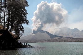 Bali airport cancels hundreds of flights as volcano erupts nearby