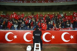 Турецкие болельщики освистали минуту молчания памяти жертв парижских терактов