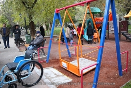 Երևանում  ճոճանակներ են տեղադրվել՝ հատուկ խնամքի կարիք ունեցող երեխաների համար