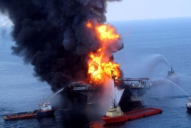 Пожар на нефтяной платформе в Азербайджане перекинулся на другие скважины