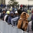 30 человек в Германии напали на автобус с беженцами: Автобус закидали камнями и петардами