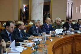 Президент Армении обсудил в Минобороны РА план развития Вооруженных сил в 2016-2020 гг