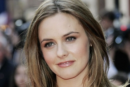 Alicia Silverstone wraps role in indie movie “Catfight”