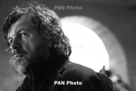 Emir Kusturica arrives in Armenia, talks Genocide