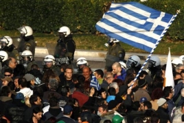 Clashes break up in Athens as 40,000 march in general strike