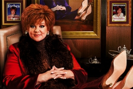 Melissa McCarthy as a foul mouthed “Boss” in red band trailer