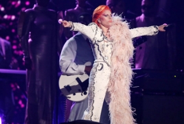 Lady Gaga pays tribute to David Bowie at Grammy Awards