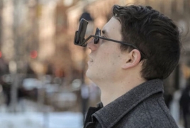 Stimuli rolls out smartphone-cradling VR specs