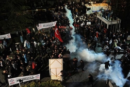 Թուրքական ընդդիմադիր Zaman թերթն այսուհետև կղեկավարեն պետական հոգաբարձուները.  Որոշումից դժգոհ ցուցարարներին ցրել են