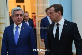 Саргсян Медведеву: В Армении вызвало большой резонанс использование азербайджанцами приобретенного у России вооружения