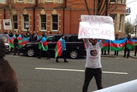 Հայ երիտասարդը՝ ընդդեմ Լոնդոնում ադրբեջանցիների բողոքի ցույցի